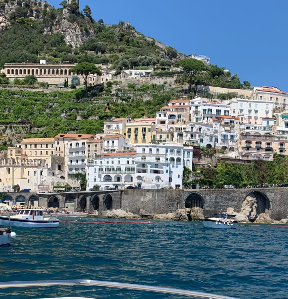 Além da costa: Amalfi vista do mar