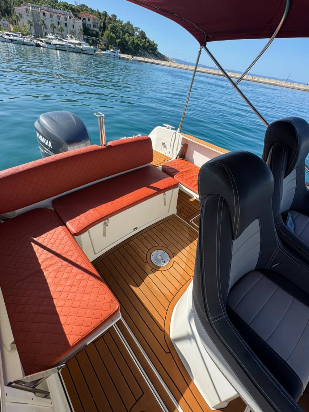 Makarska: tour privato in barca di un giorno intero con skipper