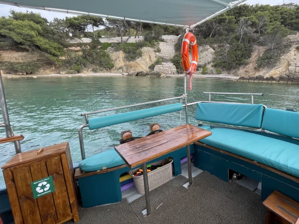 Passeio de barco privado de 8 horas – Experiência de dia inteiro na Ática Oriental e Riviera Ateniense