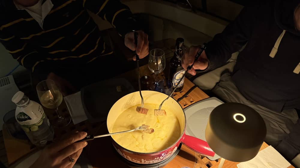 Croisière sur les lacs de Berlin avec fondue suisse
pour 4 personnes exclusivement