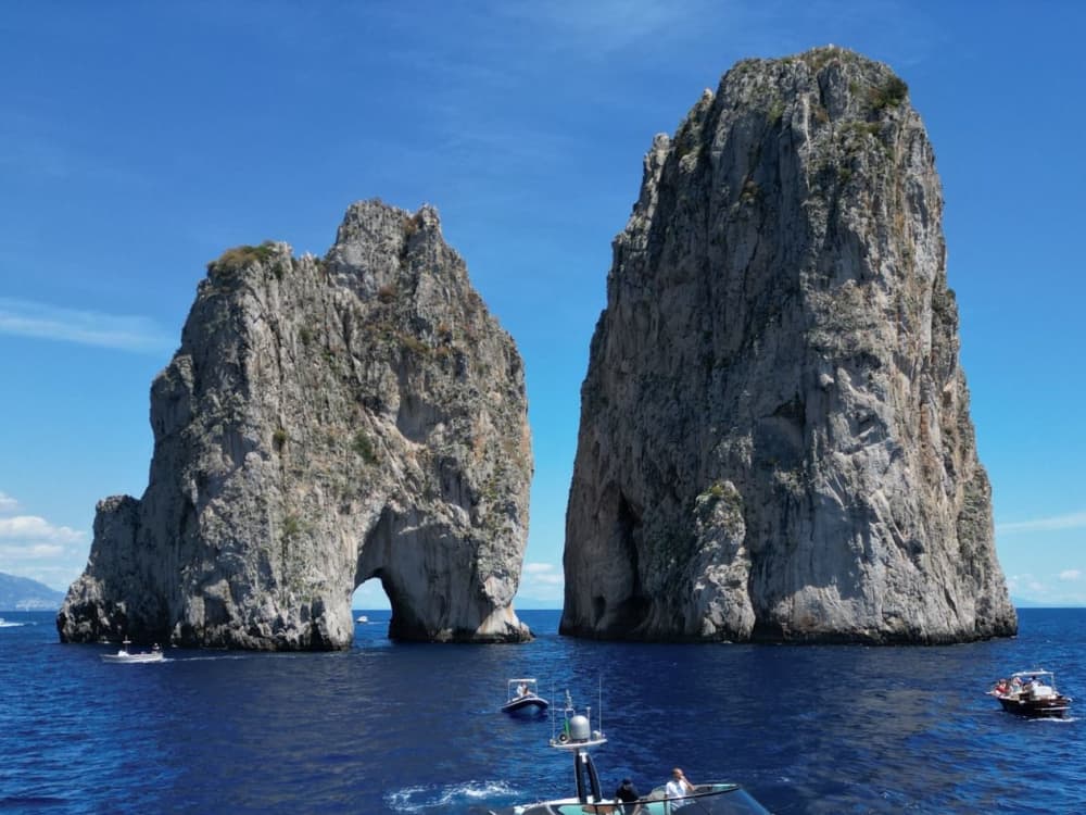 Découvrez Ischia par Riva Rivale 52