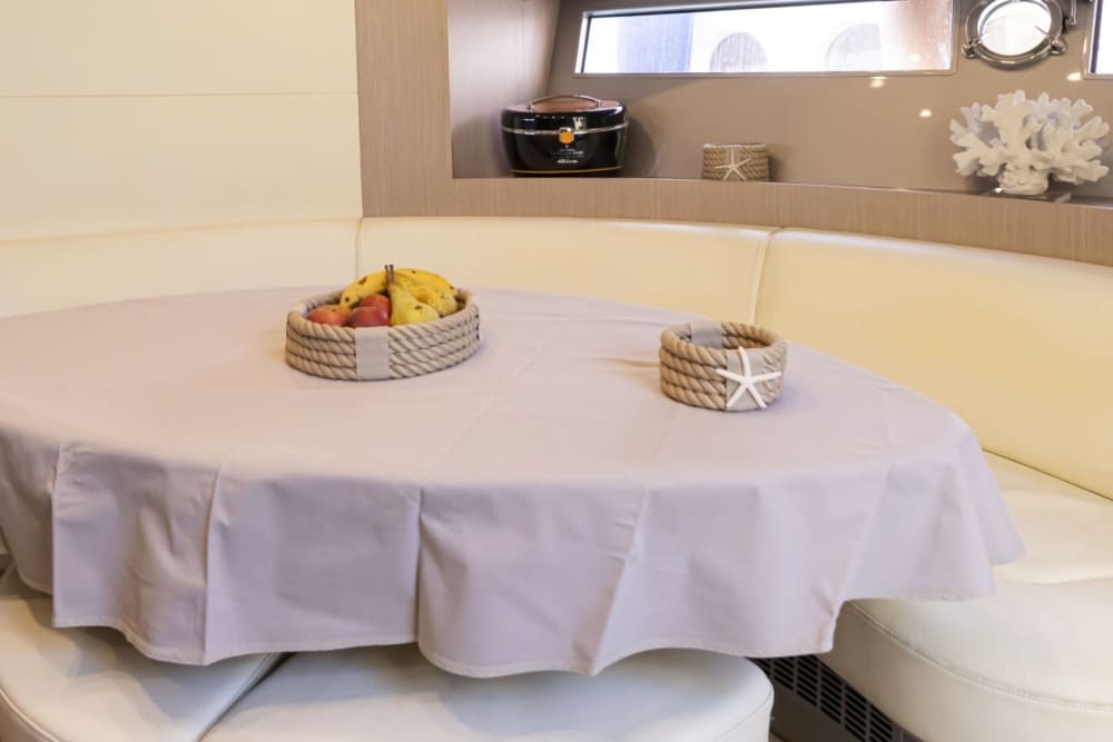 Découvrez Ischia par Riva Rivale 52