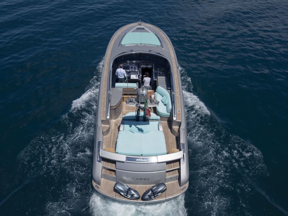 Découvrez Ischia par Riva Rivale 52