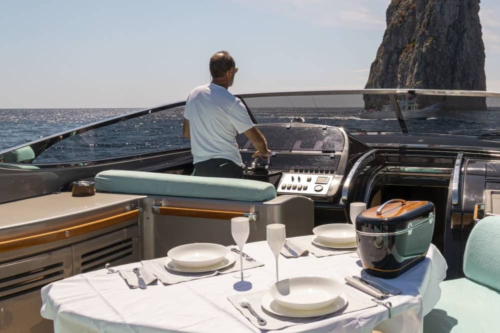 Découvrez Ischia par Riva Rivale 52