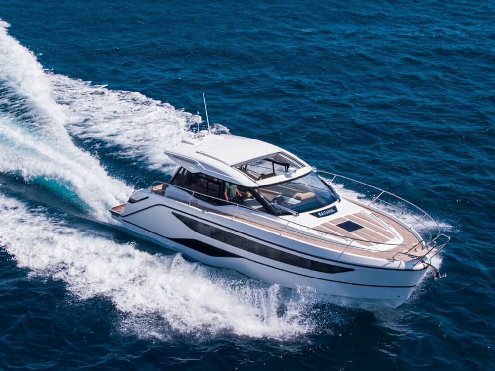 A magia de Capri e dos Faraglioni vista de barco.