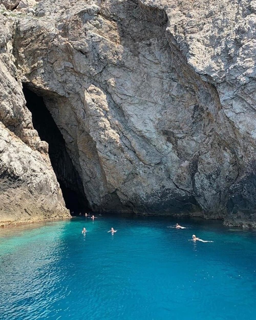 Excursion privée en hors-bord sur les 5 îles de la grotte bleue