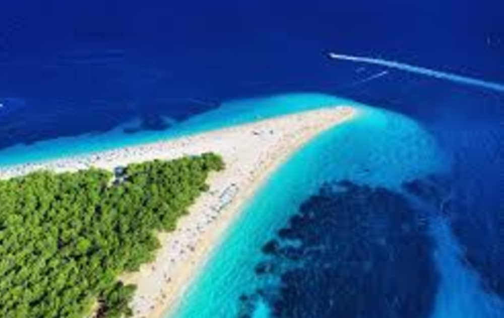 Excursion privée en hors-bord sur les 5 îles de la grotte bleue