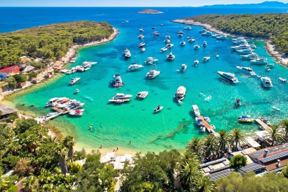 Excursion privée en hors-bord sur les 5 îles de la grotte bleue