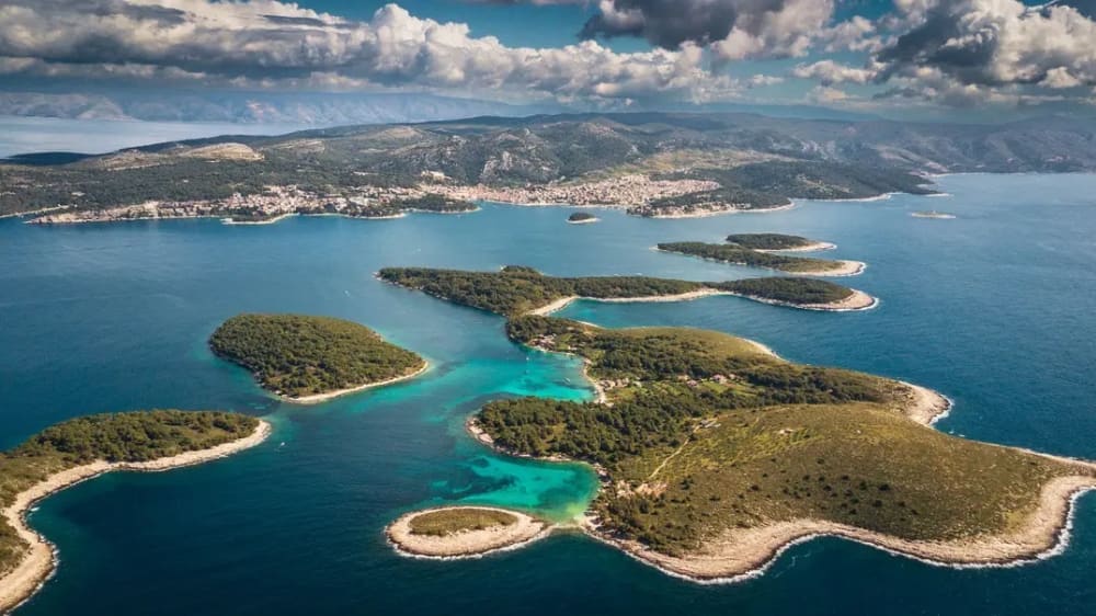Excursion privée en hors-bord sur les 5 îles de la grotte bleue
