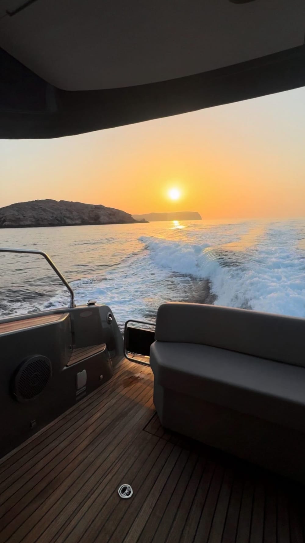 Esperienza di lusso in yacht a Bandar Al Khairan con avvistamento di delfini, tartarughe e snorkeling (fino a 6 ospiti)
