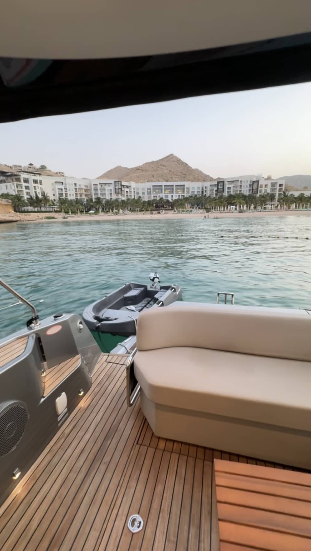 Esperienza di lusso in yacht a Bandar Al Khairan con avvistamento di delfini, tartarughe e snorkeling (fino a 6 ospiti)