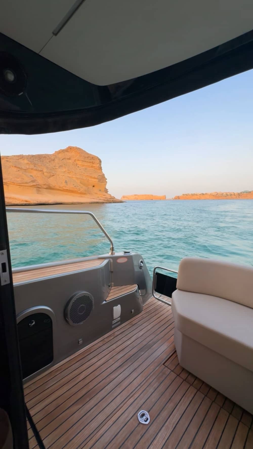 Esperienza di lusso in yacht a Bandar Al Khairan con avvistamento di delfini, tartarughe e snorkeling (fino a 6 ospiti)