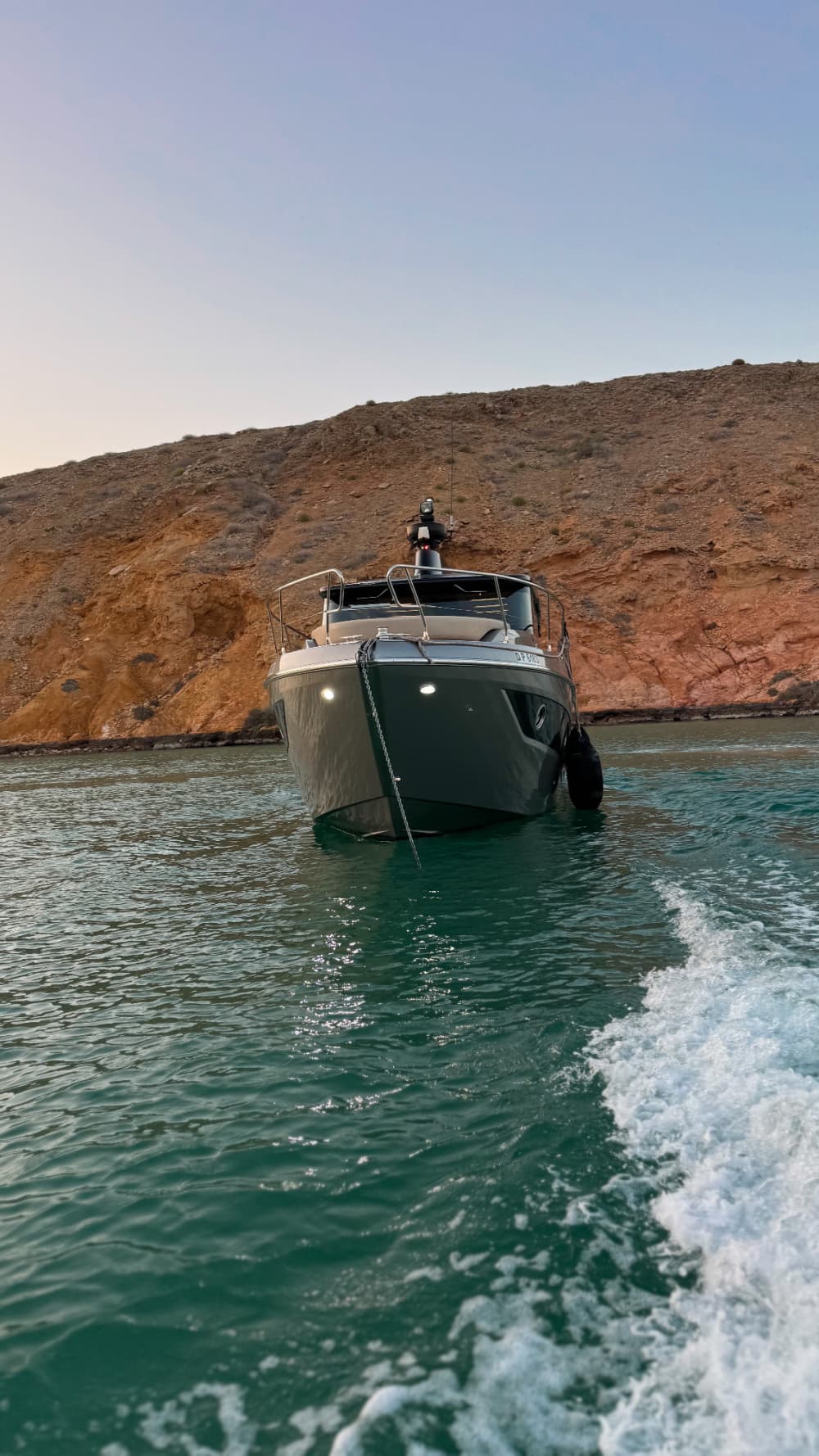 Expérience de yacht de luxe à Bandar Al Khairan : observation des dauphins et des tortues, et plongée en apnée (jusqu'à 6 personnes)