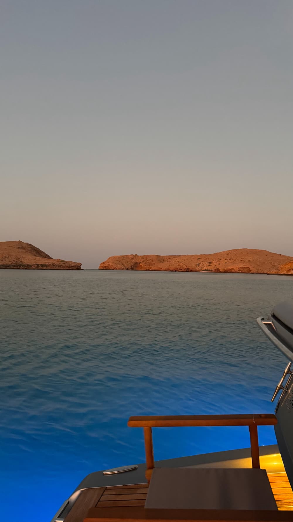 Expérience de yacht de luxe à Bandar Al Khairan : observation des dauphins et des tortues, et plongée en apnée (jusqu'à 6 personnes)