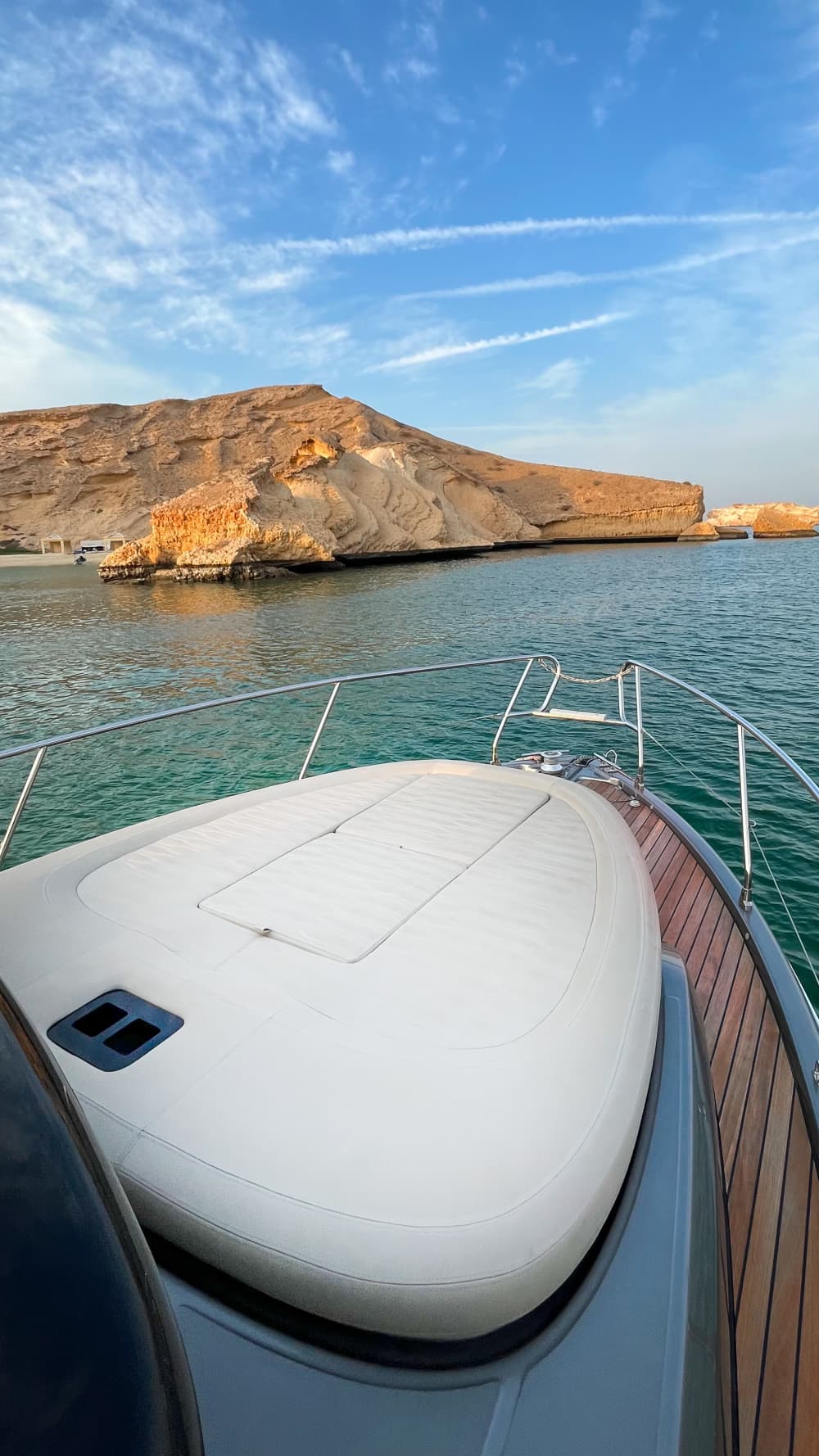 Expérience de yacht de luxe à Bandar Al Khairan : observation des dauphins et des tortues, et plongée en apnée (jusqu'à 6 personnes)
