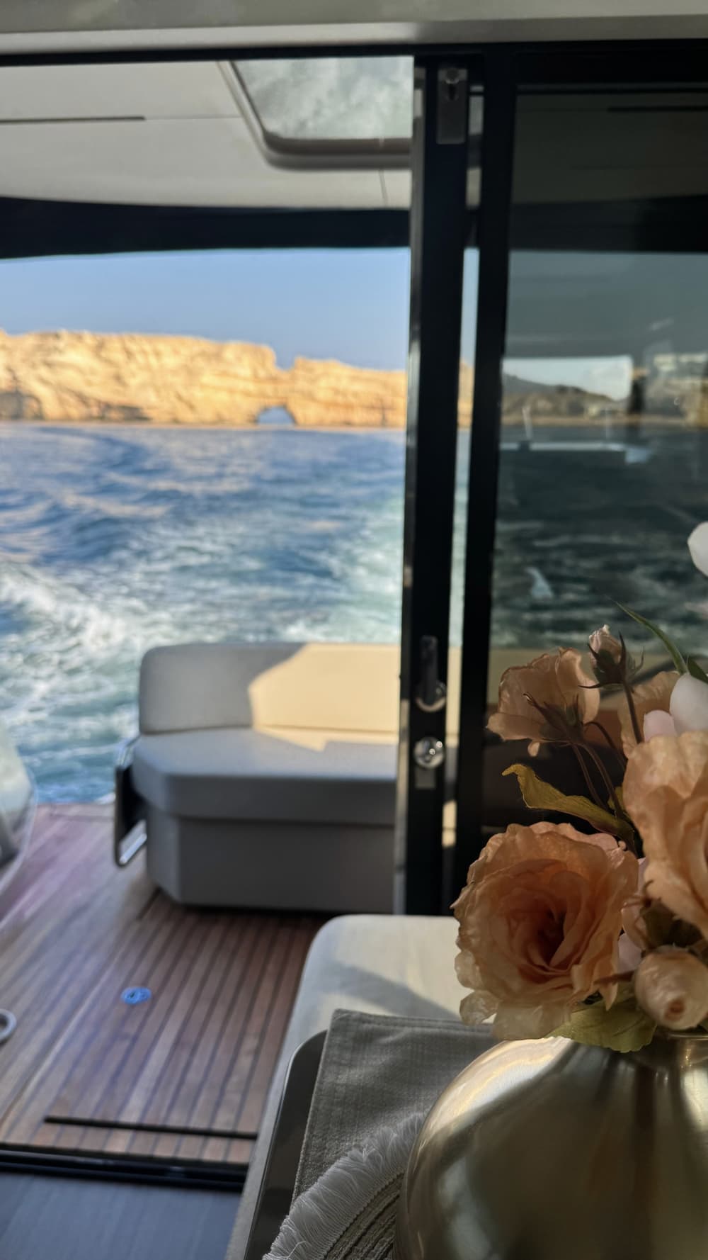 Expérience de yacht de luxe à Bandar Al Khairan : observation des dauphins et des tortues, et plongée en apnée (jusqu'à 6 personnes)