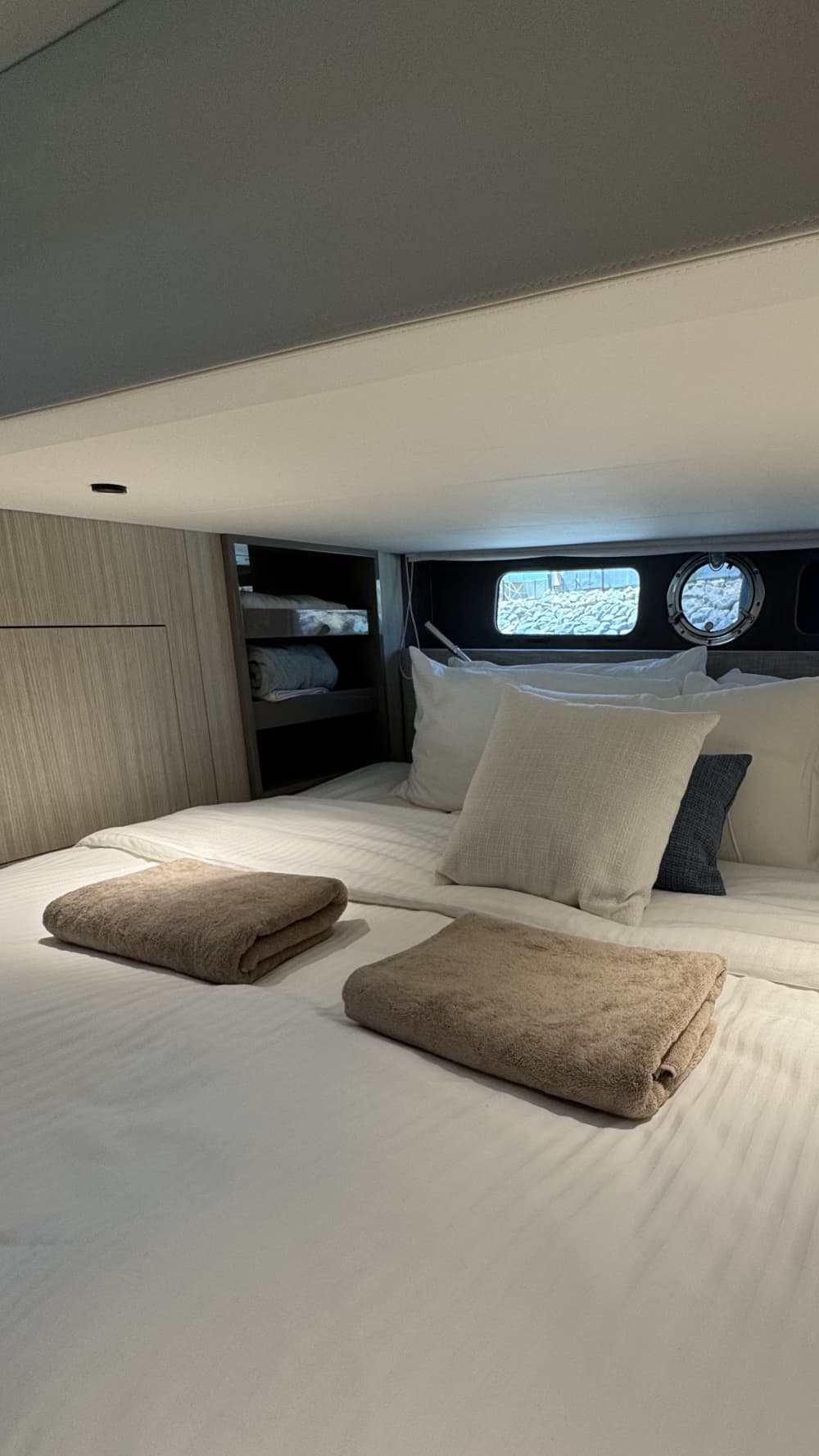 Expérience de yacht de luxe à Bandar Al Khairan : observation des dauphins et des tortues, et plongée en apnée (jusqu'à 6 personnes)