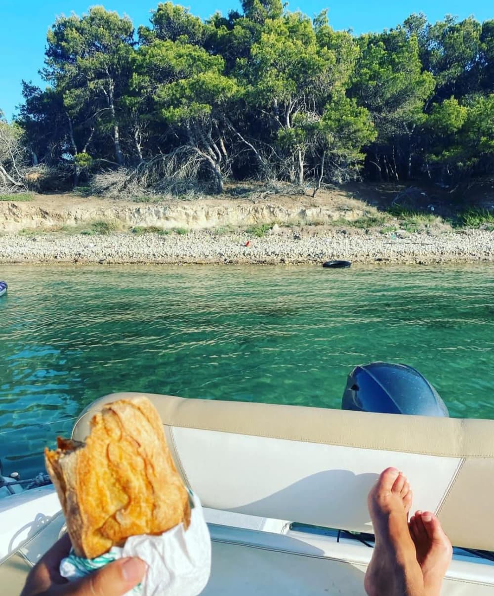 Tour in Barca Giornaliero a Taranto: San Pietro e Capo San Vito