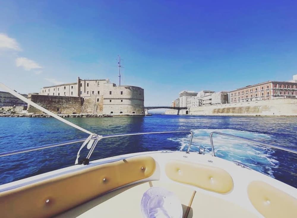 Tour in Barca Giornaliero a Taranto: San Pietro e Capo San Vito