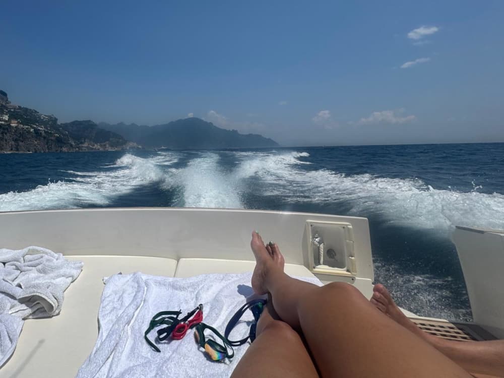 Prywatna wycieczka łodzią wokół Capri i Nerano otwartą łodzią