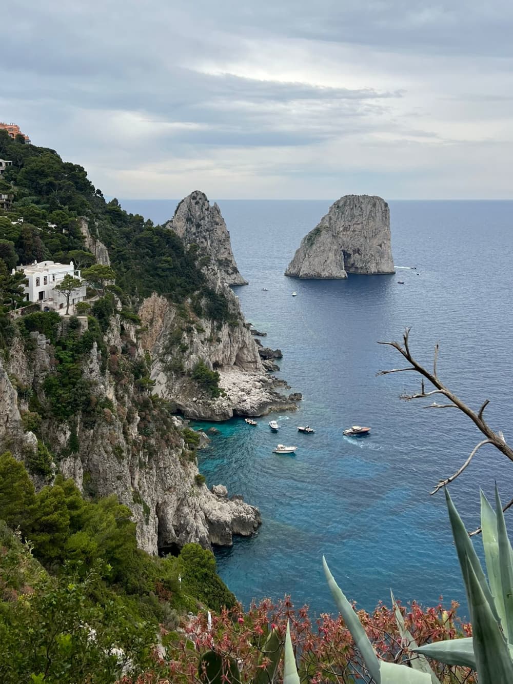 Prywatna wycieczka łodzią wokół Capri i Nerano otwartą łodzią