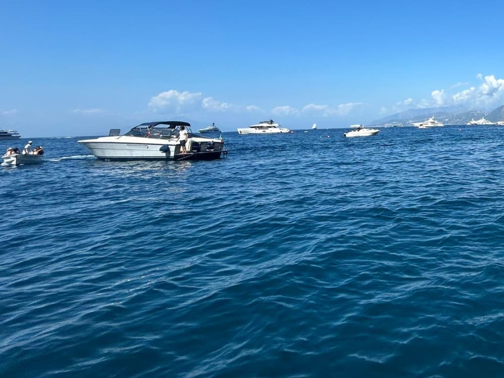 Prywatna wycieczka łodzią wokół Capri i Nerano otwartą łodzią