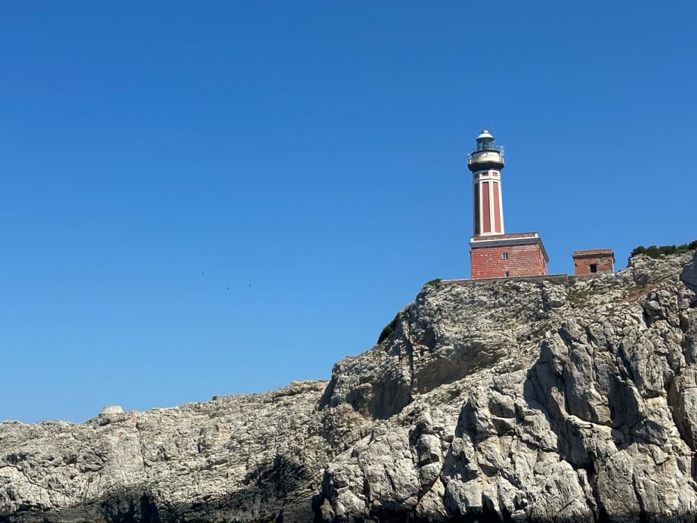 Prywatna wycieczka łodzią wokół Capri i Nerano otwartą łodzią