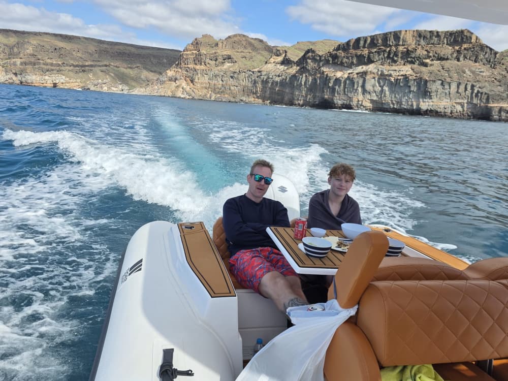 Частный круиз — 3 часа вдоль дикого побережья.