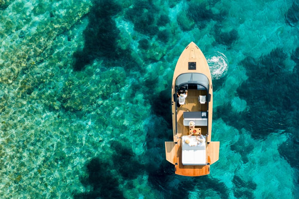 Passeio de barco privado até a Gruta Azul, Praia de Stiniva e maravilhas escondidas do Adriático.