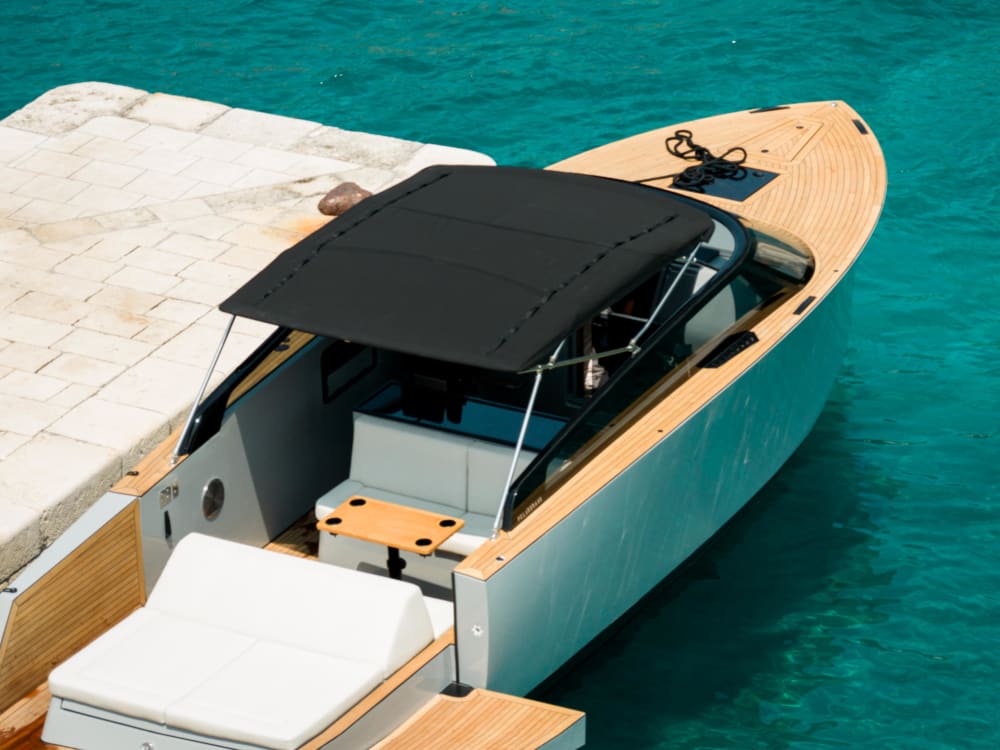 Passeio de barco privado até a Gruta Azul, Praia de Stiniva e maravilhas escondidas do Adriático.