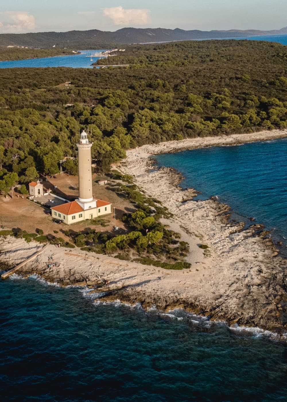 Ein Tag voller verborgener Schätze: Sakarun, Blaue Lagune und Golubinka-Höhle