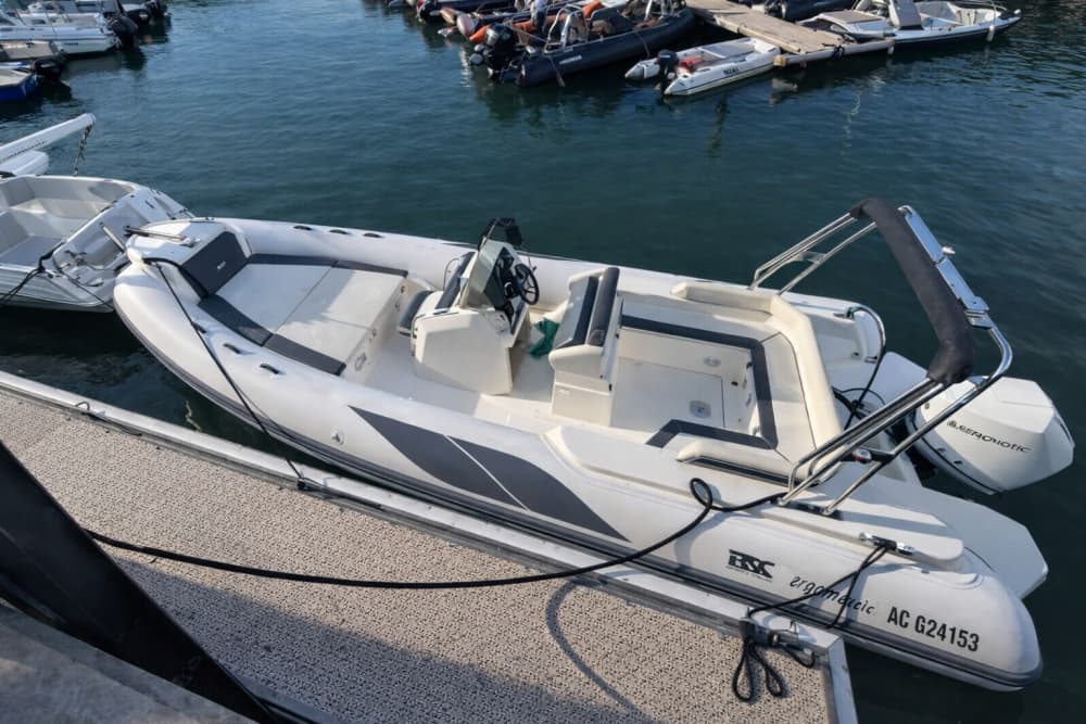 Ein Tag voller verborgener Schätze: Sakarun, Blaue Lagune und Golubinka-Höhle