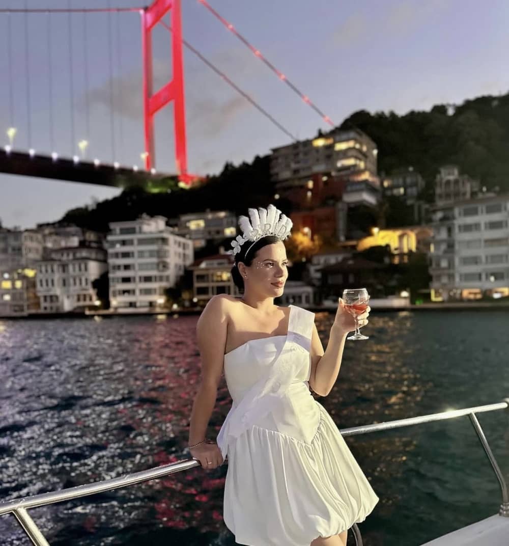 Despedida de soltera en un yate de lujo en Estambul 👰✨