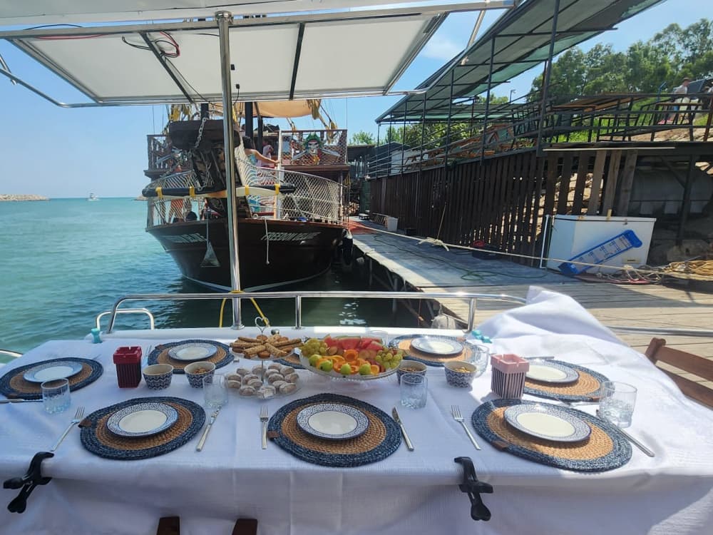 Private Yacht-Tour in Antalya mit Whirlpool | Mittagessen & VIP-Transfer inklusive