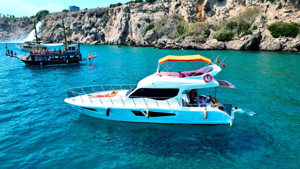 Private Yacht-Tour in Antalya mit Whirlpool | Mittagessen & VIP-Transfer inklusive