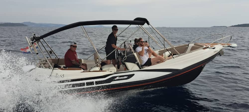 Cruzeiro de luxo exclusivo de meio dia – ZAR 75 Sport