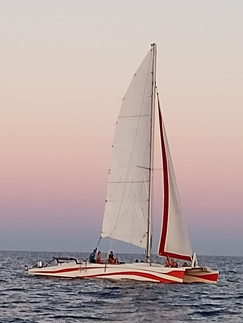 Excursion en catamaran avec plongée en apnée dans la réserve marine de Minorque (7 heures)