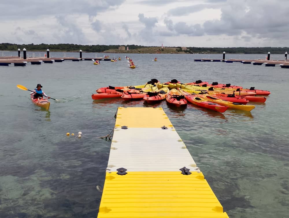 Excursion en catamaran avec plongée en apnée dans la réserve marine de Minorque (7 heures)