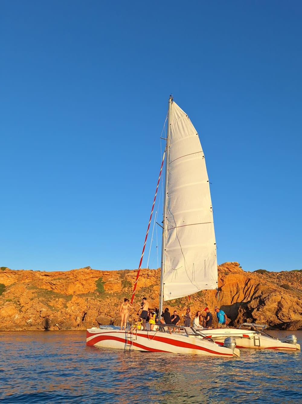 Excursion en catamaran avec plongée en apnée dans la réserve marine de Minorque (7 heures)