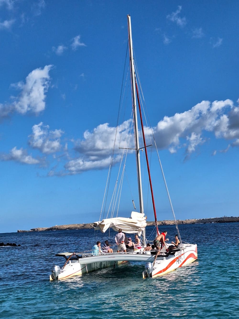Excursion en catamaran avec plongée en apnée dans la réserve marine de Minorque (7 heures)