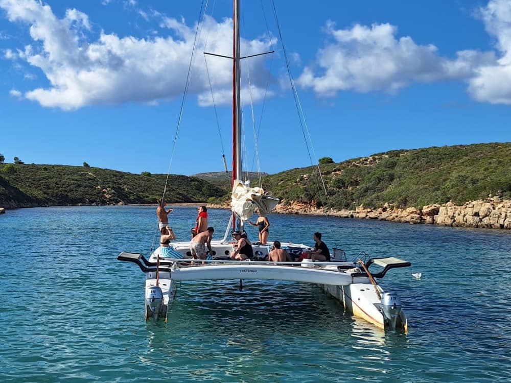Excursion en catamaran avec plongée en apnée dans la réserve marine de Minorque (7 heures)