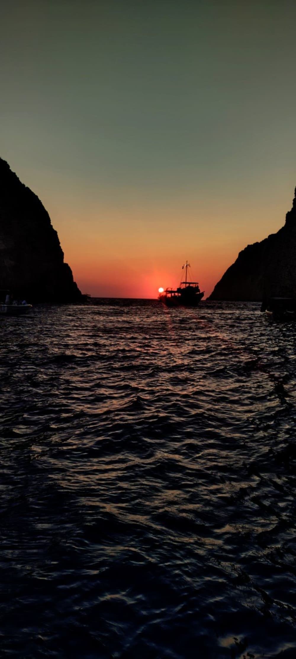 Escapada pela costa norte de Zakynthos: Naufrágio, Grutas Azuis e Locais Escondidos para Nadar