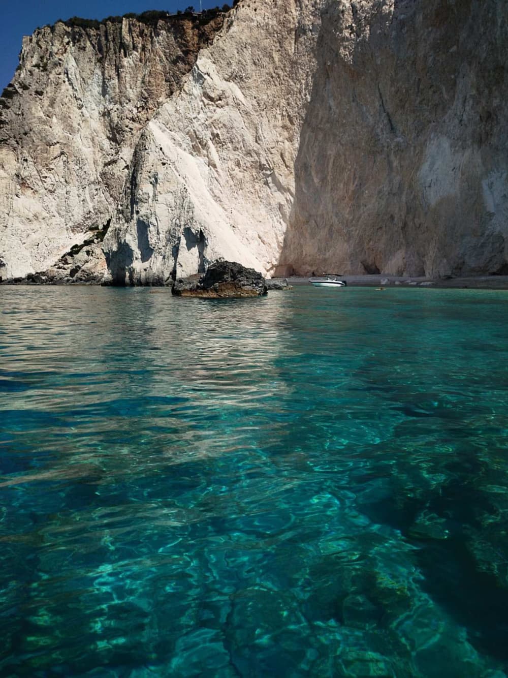Escapada pela costa norte de Zakynthos: Naufrágio, Grutas Azuis e Locais Escondidos para Nadar