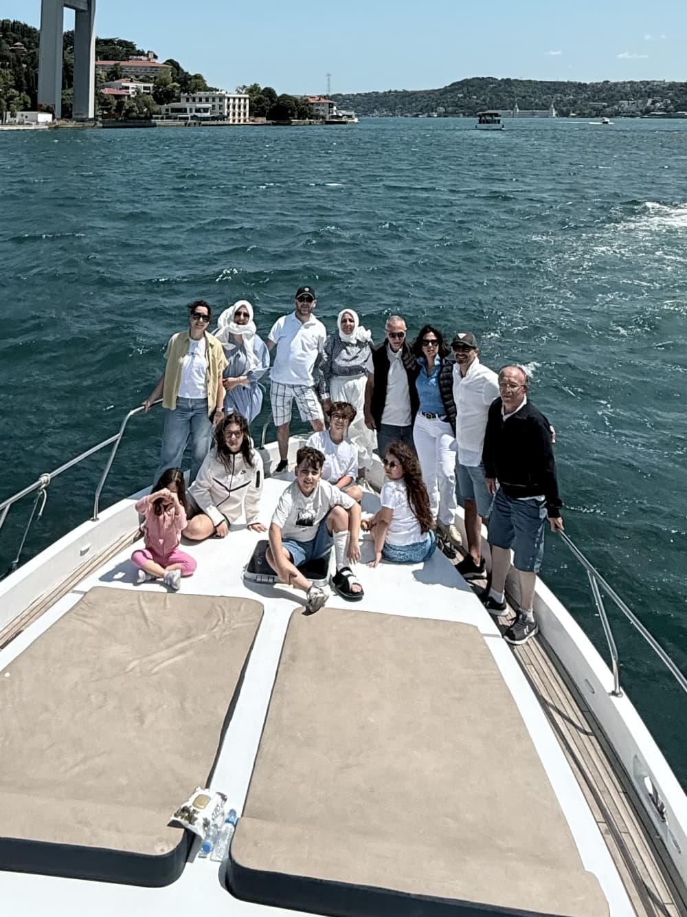 Croisière privée en yacht avec petit-déjeuner – 2 heures pour 4 personnes