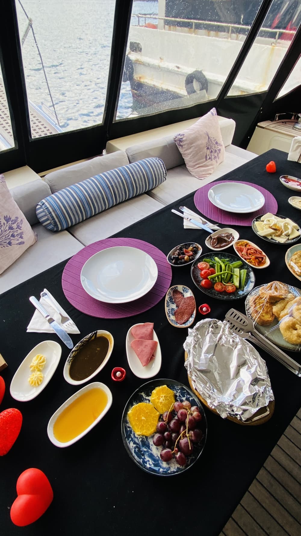 Croisière privée en yacht avec petit-déjeuner – 2 heures pour 4 personnes