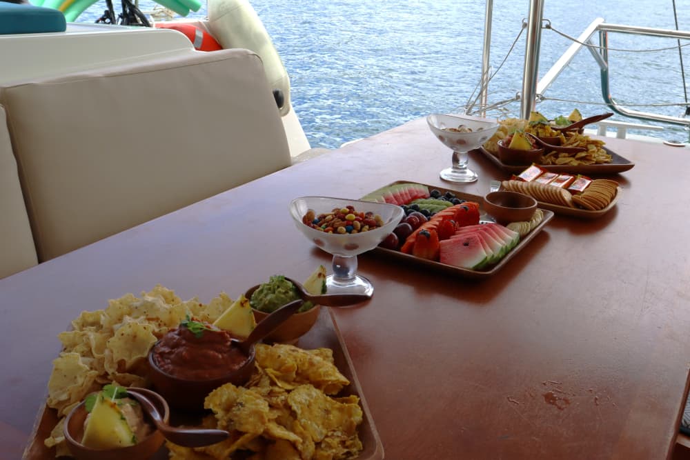Excursión de lujo de día completo en catamarán.