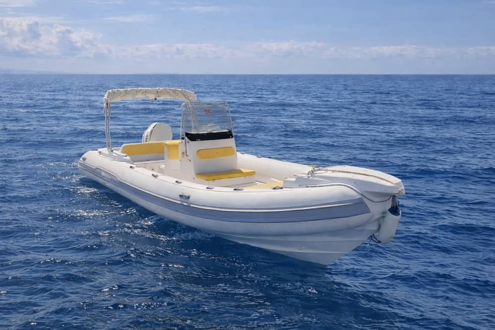 Parmi les baies et les arches naturelles du Gargano