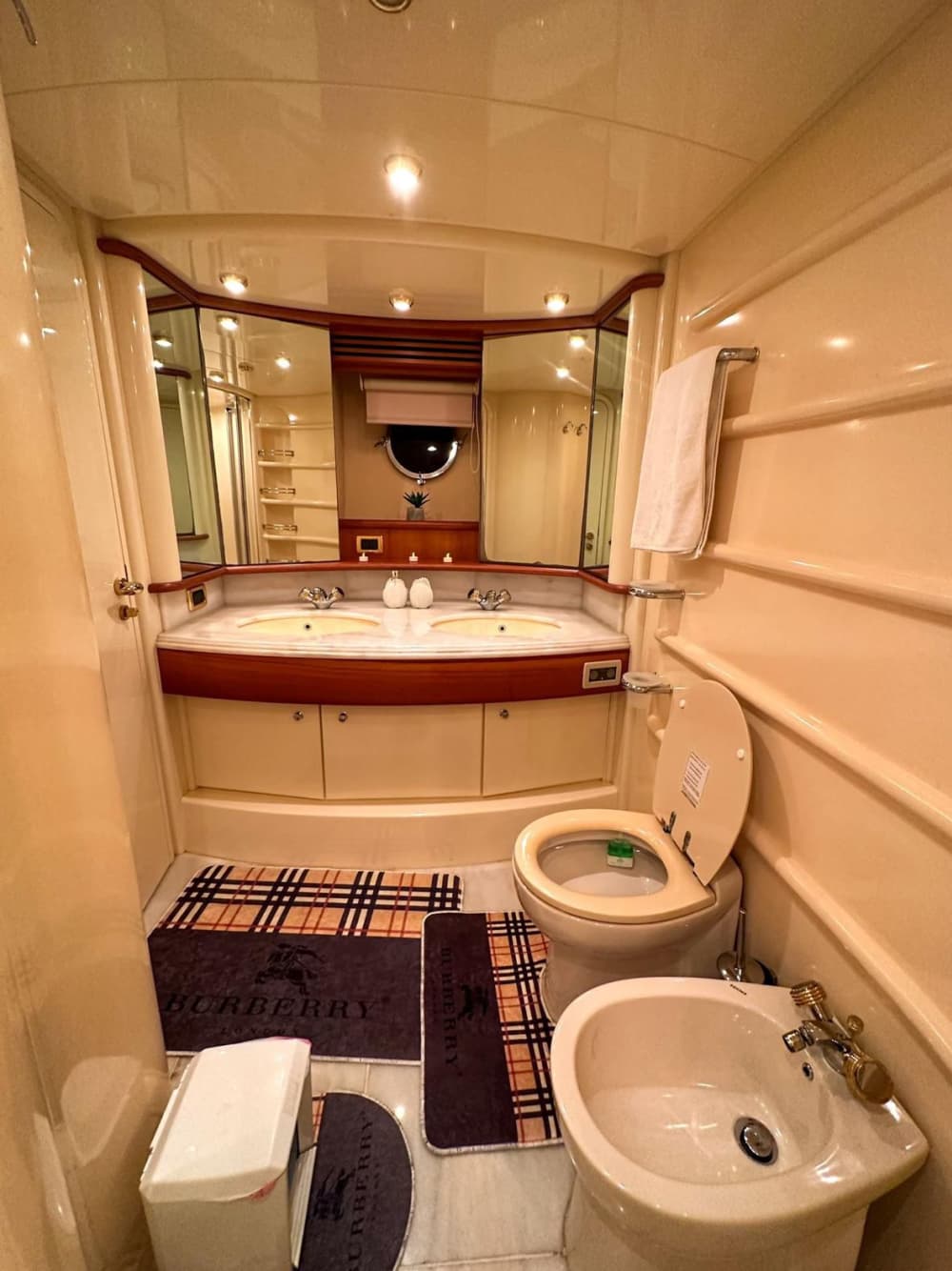 Descubra la mejor experiencia de natación y relajación en yate en Bodrum