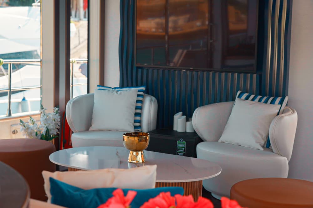 Croisière privée en yacht de luxe – Expérience sur le Bosphore