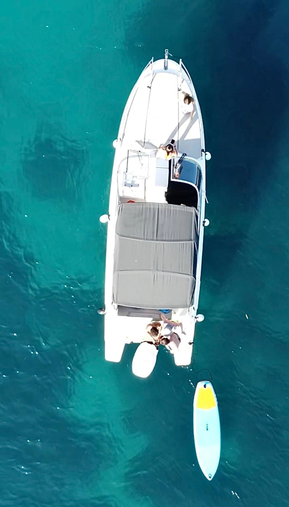 Μια εξαιρετική μέρα στη θάλασσα μεταξύ Αντίμπ και Καννών